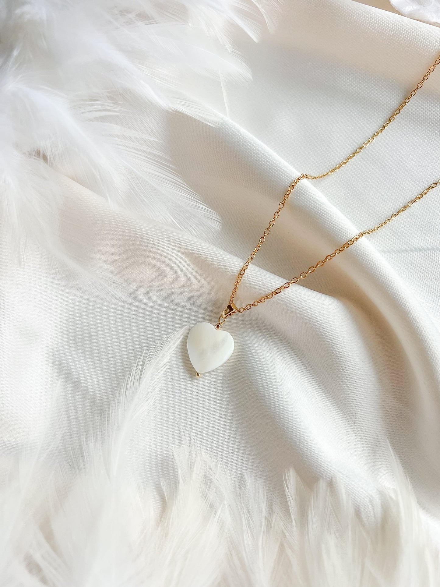 PENDANT WITH CHAIN "HEART OF PEARL"
