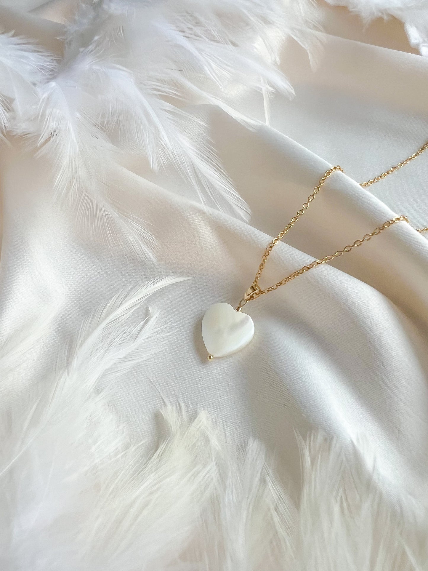 PENDANT WITH CHAIN "HEART OF PEARL"