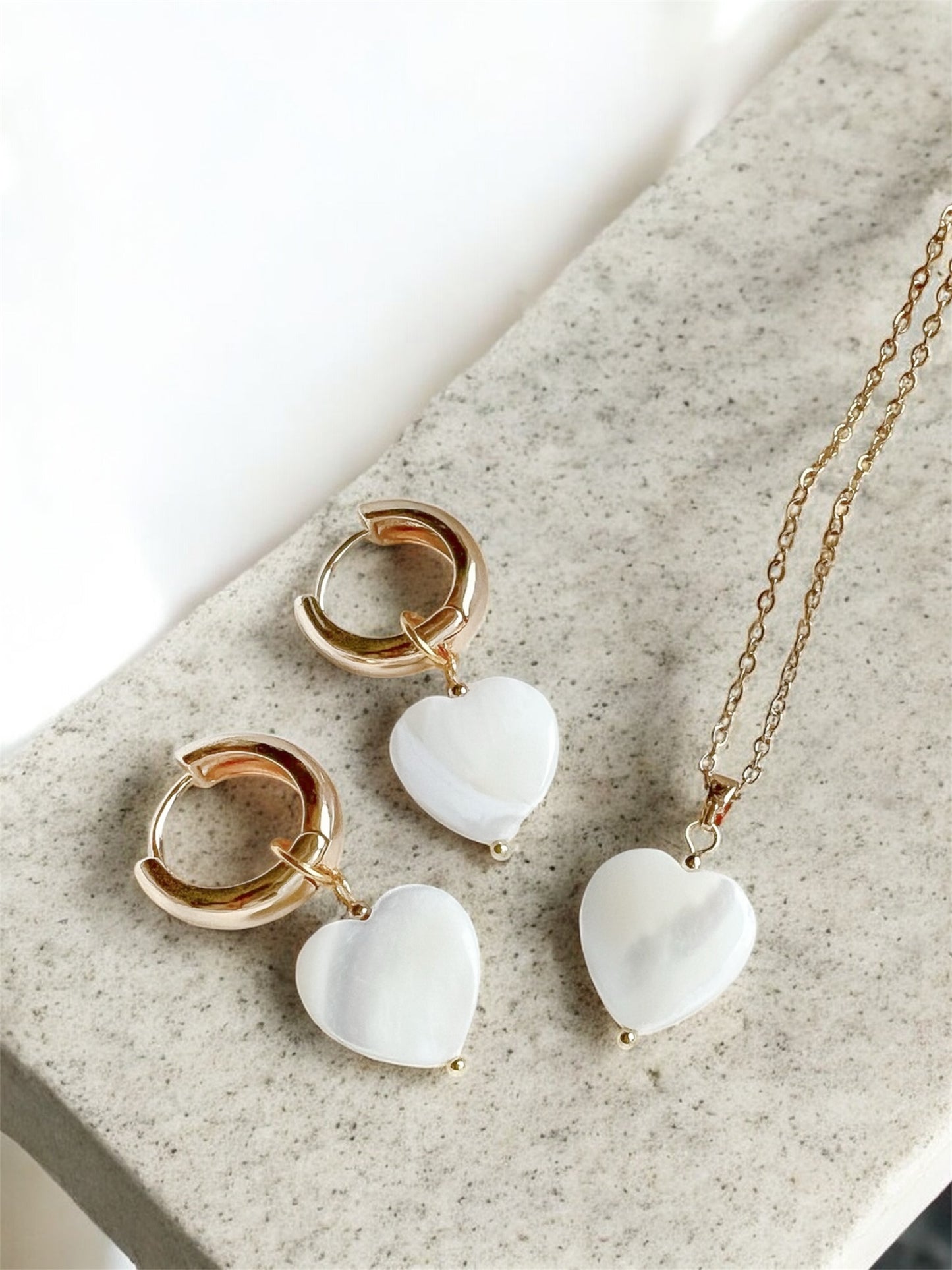 PENDANT WITH CHAIN "HEART OF PEARL"