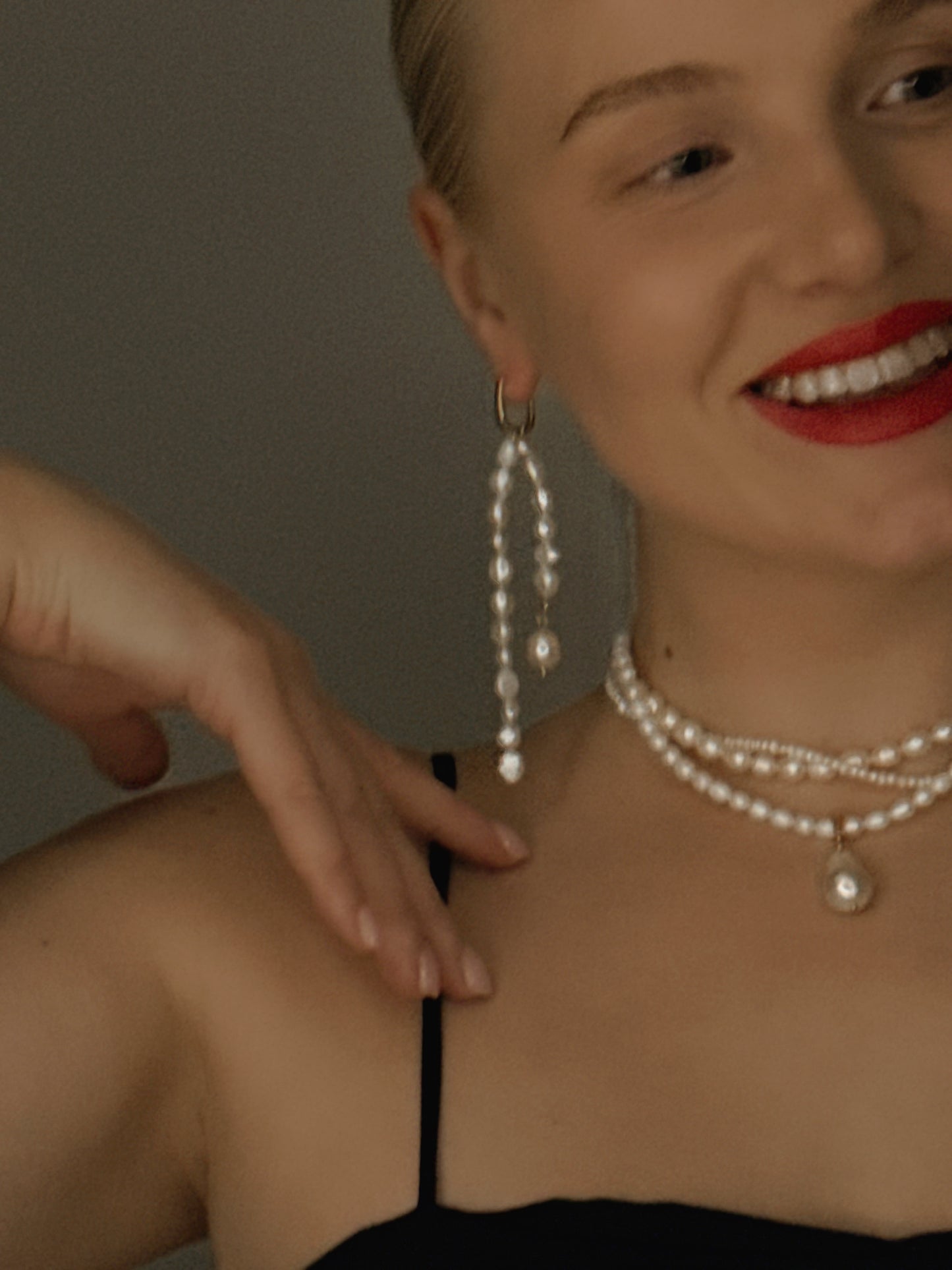 PERLŲ AUSKARAI "QUEEN'S GAMBIT"