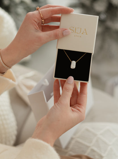 PAAUKSUOTA GRANDINĖLĖ SU PERLO PAKABUKU "NATURE"