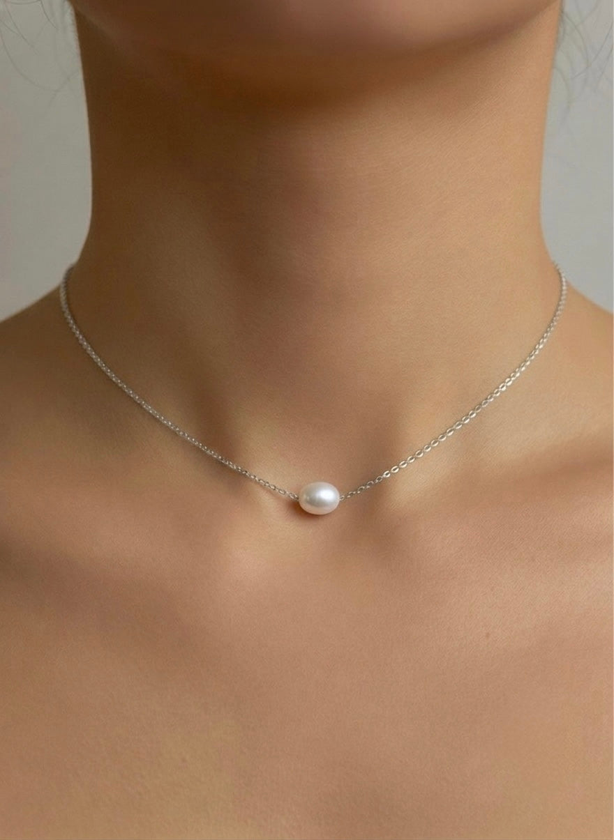PAAUKSUOTA GRANDINĖLĖ SU PERLU "SILVER CINAMONAS"