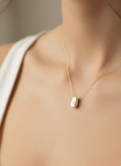 PAAUKSUOTA GRANDINĖLĖ SU PERLO PAKABUKU "NATURE"